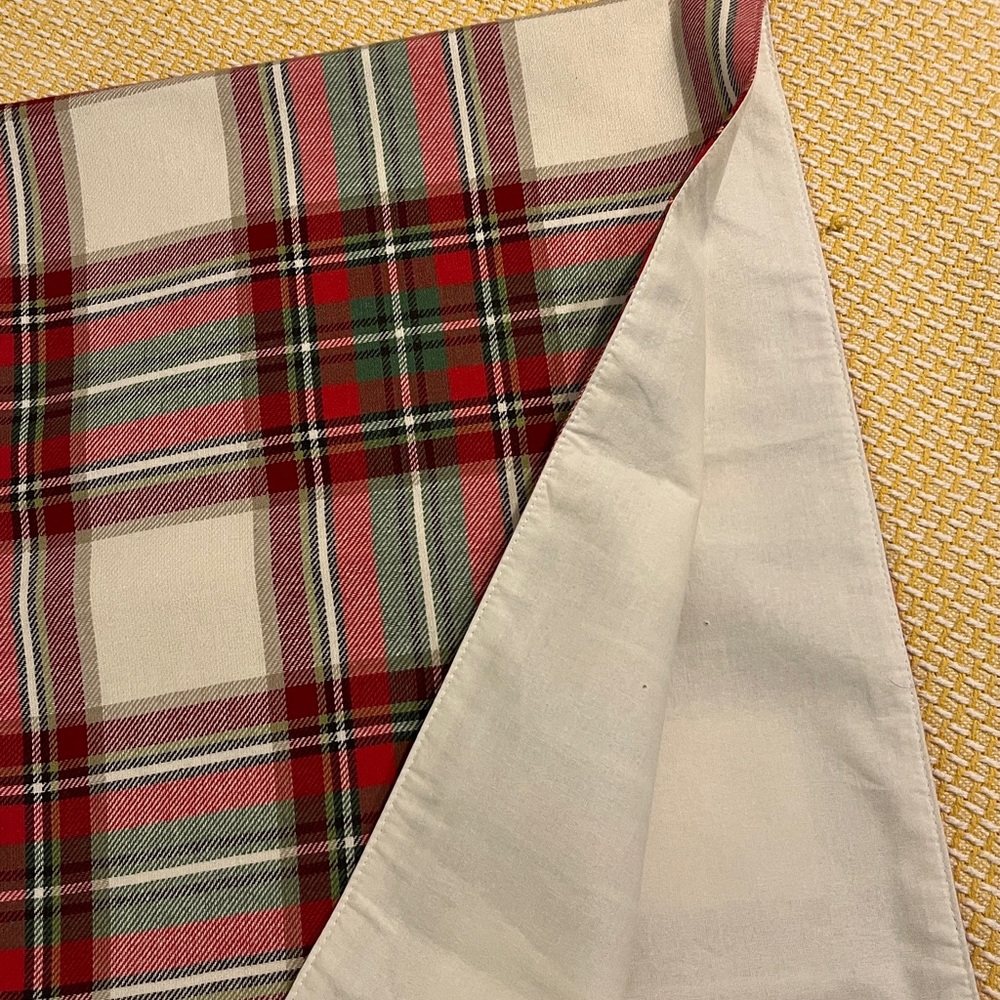 Table runner - Picture 2 of 2